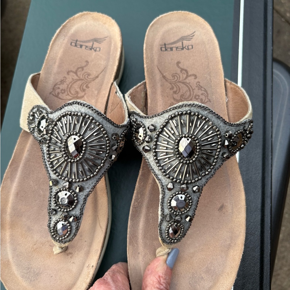 Dansko Pamela Womens Cream Leather Embellished Thong Sandals Comfort Size 40